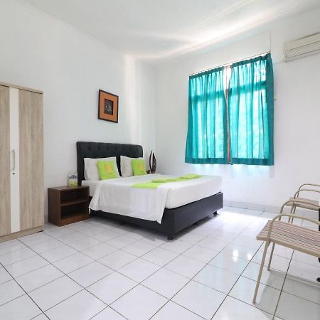 Hotel Huswah Airport Tangerang Extérieur photo