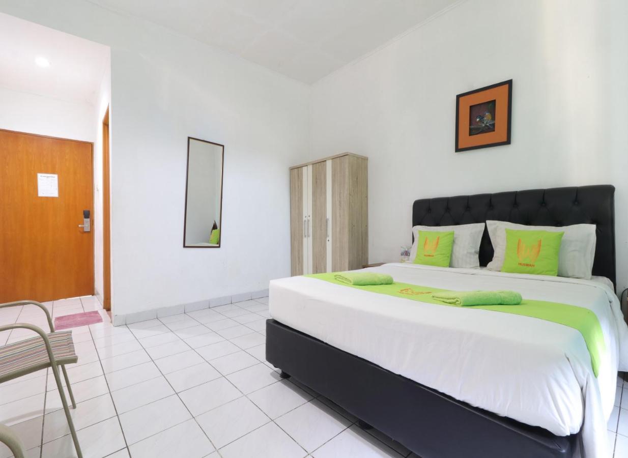 Hotel Huswah Airport Tangerang Extérieur photo