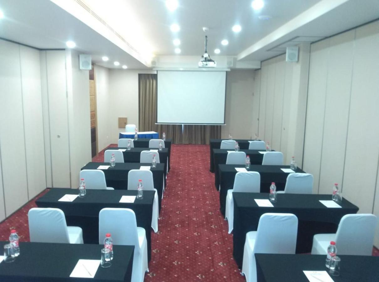 Hotel Huswah Airport Tangerang Extérieur photo